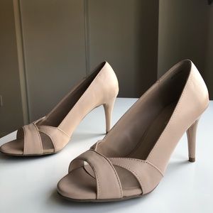 Le Chateau cream heels